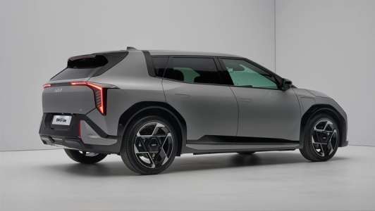 Электроседан Kia EV4 оснастили всесезонными шинами Hankook iON Evo AS