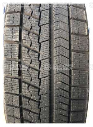 Bridgestone Blizzak VRX 215/60 R17 96S
